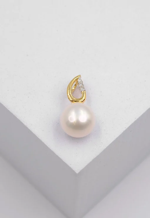 Anhänger Gelbgold 750 Süsswasserperle 10-10.5mm Brillant 0.03ct.
