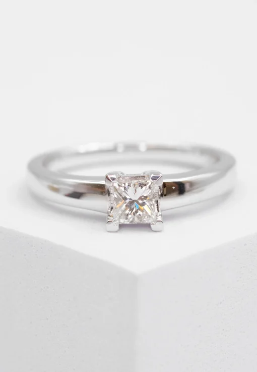 Solitaire Ring Diamant 0.47ct. Princess Weissgold 750